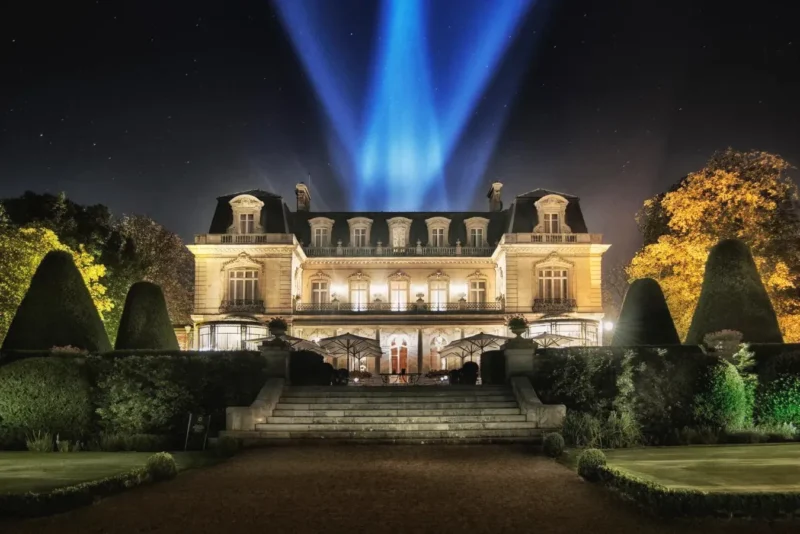 Bâtiment à lumière bleue Domaine les Crayères à Reims