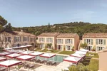 Piscine et de parasols Hotel Lou Pinet, à Saint-Tropez dans les montagnes