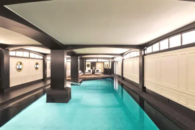 Piscine intérieur luxe Spa Hôtel Barrière Fouquet's Paris