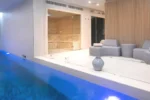 Piscine, sauna et salon dans l'établissement Maison Bréguet à Paris